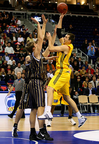 背景并非单 背景并非单